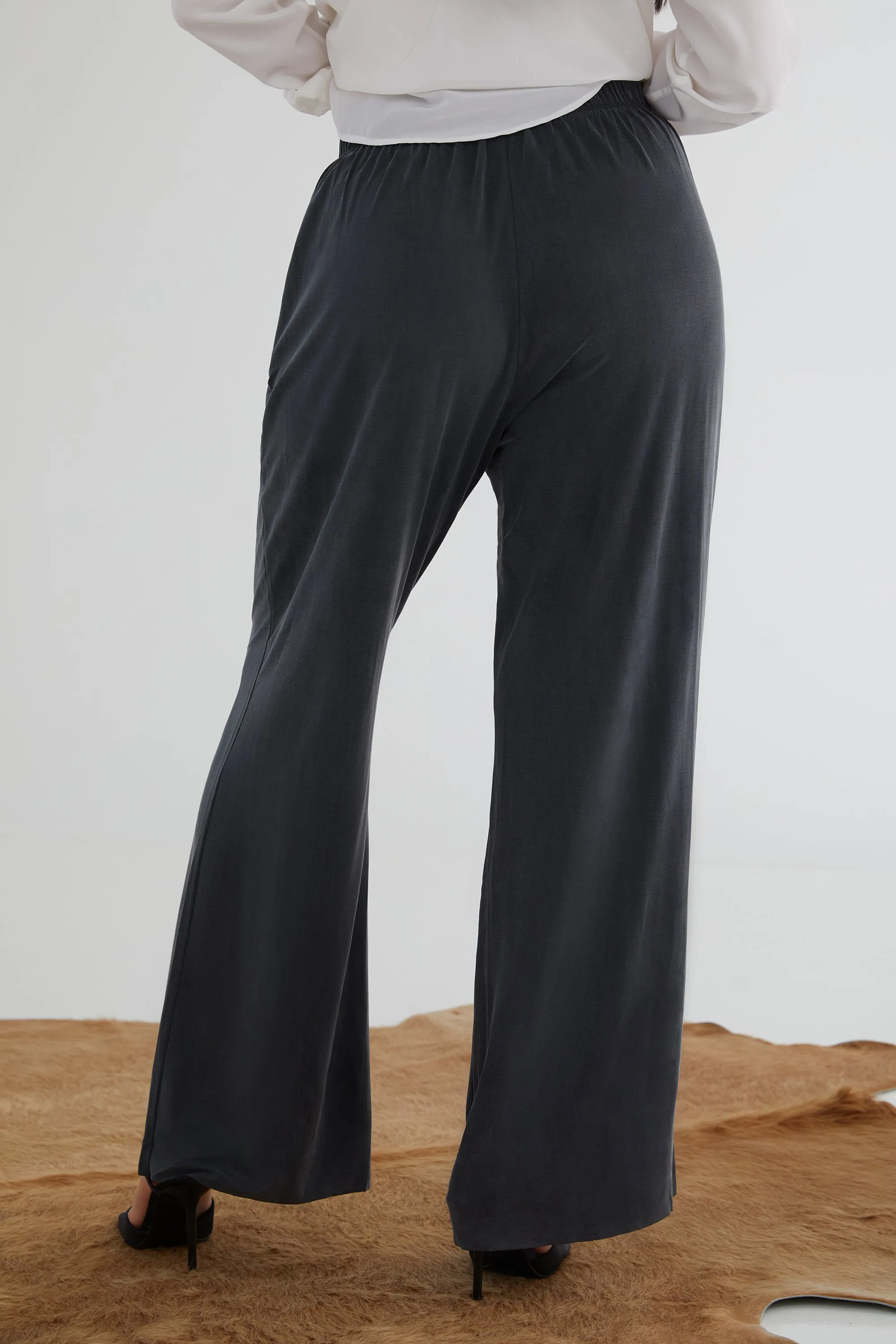 The Effortless Palazzo: Pant - Flow Cupro - Ink